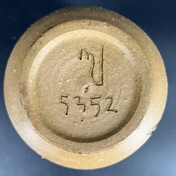 Studio Pottery Garlic Keeper - Picture 12 of 13